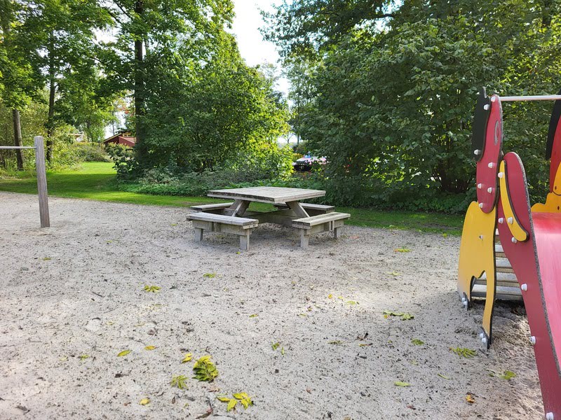 speeltuin posterbos picknicktafel